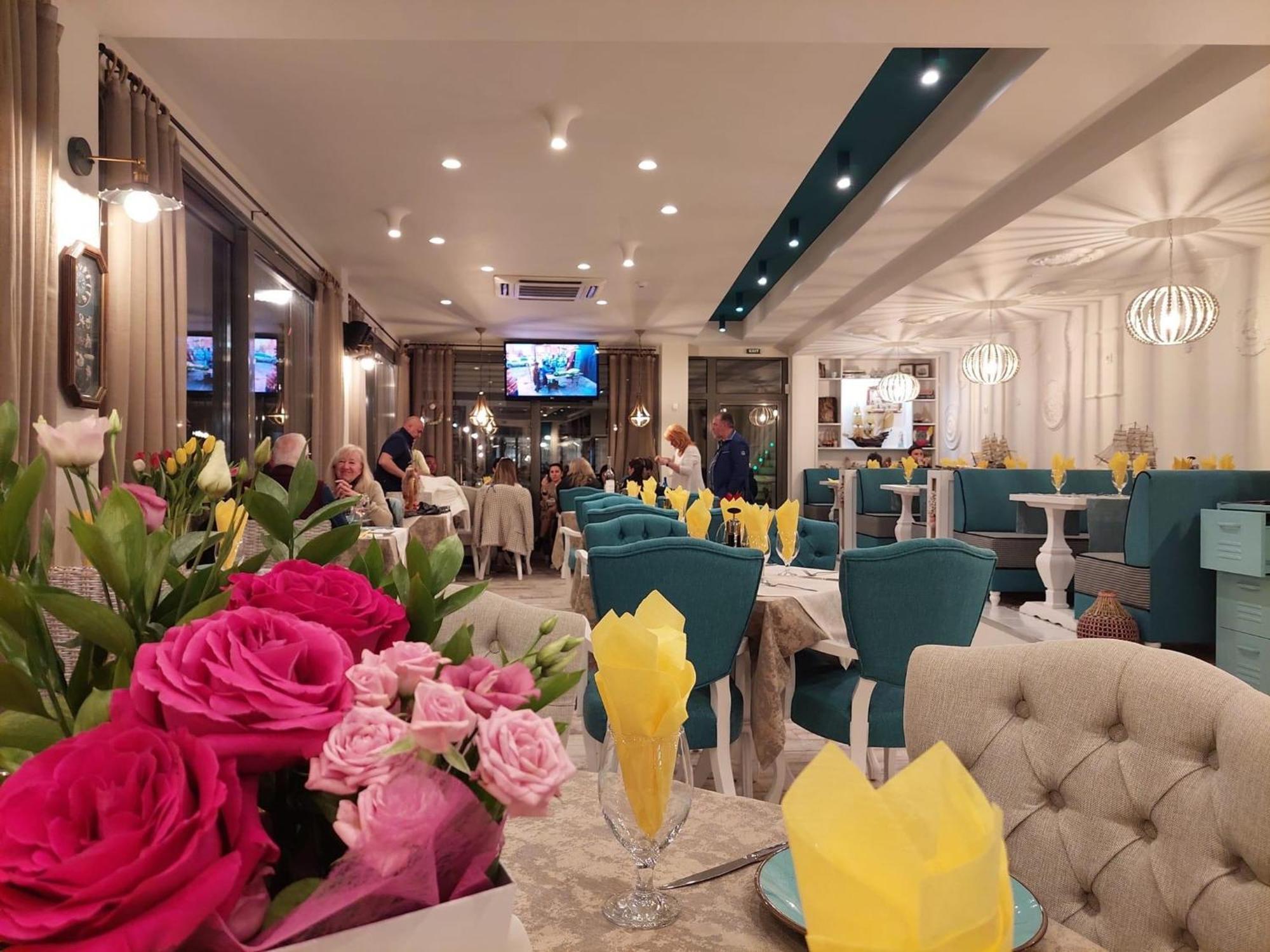 Rose Gardens Apart Hotel Pomorie Exterior photo